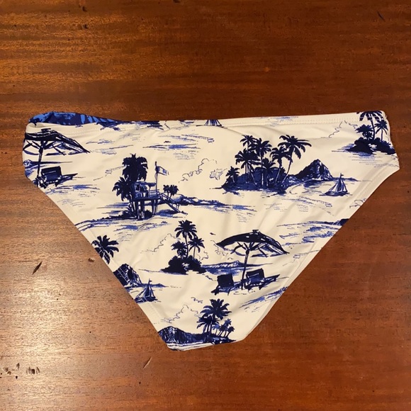 Brolly Beach Brolly Beach - Picture 2 of 3